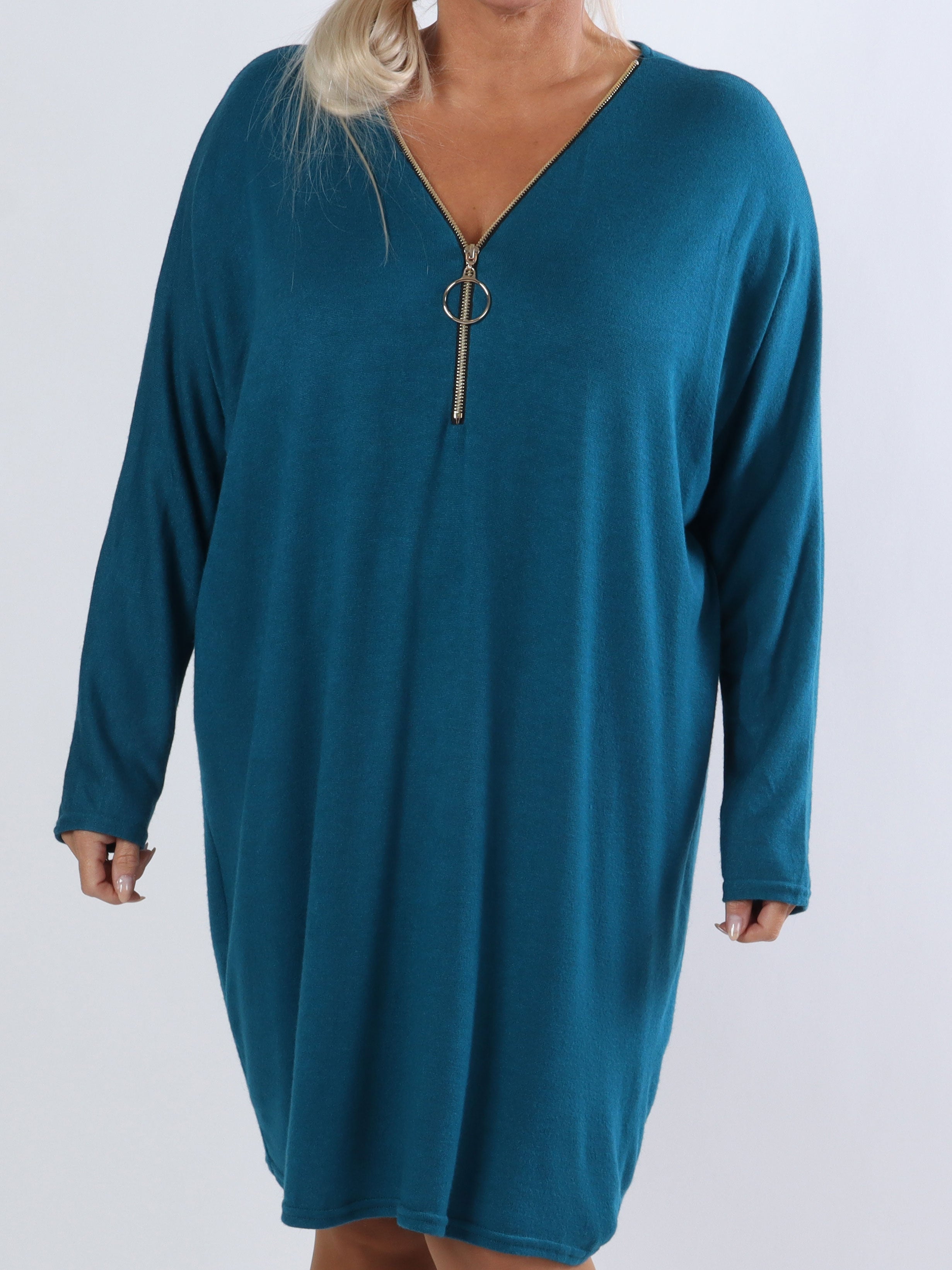 Filippa - Supermjuk plus size stickad klänning med dragkedja - Green